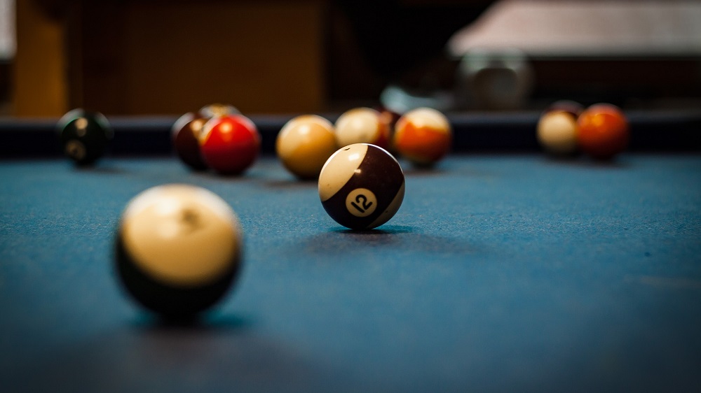 A pool table, image from Pixabay